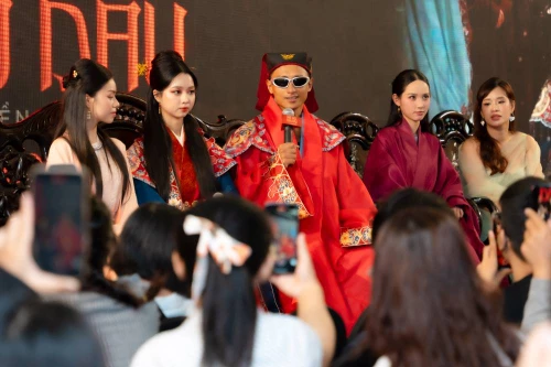 Lâm Thanh Mỹ hiếm hoi “làm vợ”, Hữu Vi lần đầu khoác áo cưới cổ trang