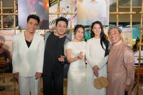 Mỹ Tâm bất ngờ xuất hiện tại thảm đỏ công chiếu “Đất rừng phương Nam” để ủng hộ Mai Tài Phến