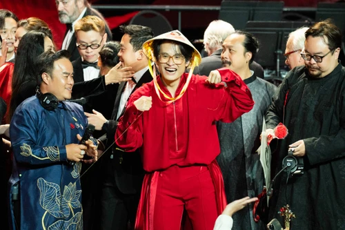 Hà Anh Tuấn thăng hoa với “Sketch A Rose” tại mái vòm Oscar - nhà hát Dolby Theatre