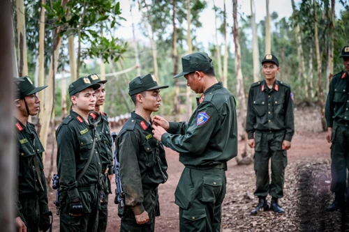 Mono - “Em út thép” chinh phục khán giả trong "Chiến sĩ quả cảm"