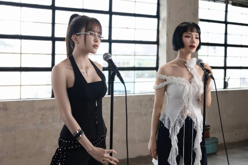 Thiều Bảo Trâm kết hợp cùng Miu Lê cho phiên bản mới của "không lời"