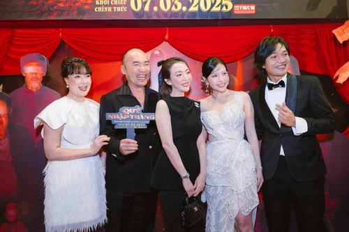 Thu Trang - Tiến Luật chúc mừng Khả Như với vai nữ chính kinh dị đầu tay