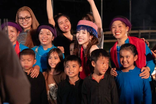 Không chỉ viết nhạc sôi động, Trang Pháp lay động khán giả với "Mãi là người Việt Nam"