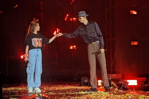 Đen Vâu xuất hiện trên sân khấu "Vietnamese Concert" của Hoàng Thuỳ Linh 