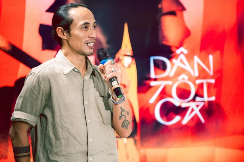 Phạm Anh Khoa trở lại với diện mạo mới đầy năng lượng 