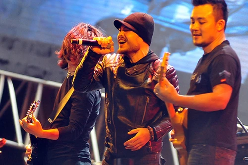 Trần Lập "cháy" hết mình vì bao số phận không may mắn