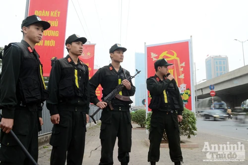 Cảnh sát Cơ động đặc nhiệm sẵn sàng bảo vệ Đại hội Đảng toàn quốc lần thứ XII