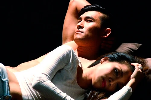 Hồng Ngọc bất ngờ ra MV có cảnh thân mật táo bạo