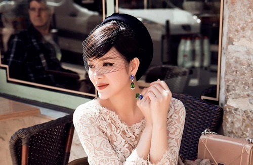 Lý Nhã Kỳ tổ chức triển lãm kim cương 