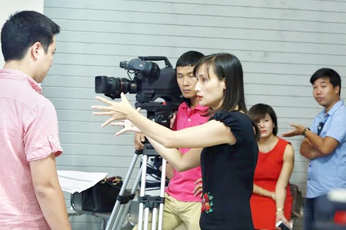 BTV Lê Bình: Đeo đá leo núi làm chương trình mới