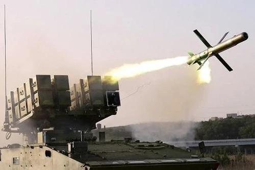 [ẢNH] Trung Quốc bắn tên lửa sát thủ đe dọa hủy diệt xe tăng M1A2 Abrams đảo Đài Loan