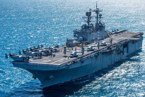 [ẢNH] Hải quân Mỹ mất một phần sức mạnh khi phải loại biên siêu tàu đổ bộ có thể mang F-35B