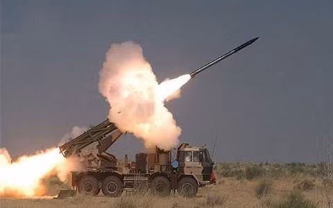 [ẢNH] Ấn Độ quyết định mua thêm vũ khí mạnh sau bom hạt nhân để đối phó Trung Quốc