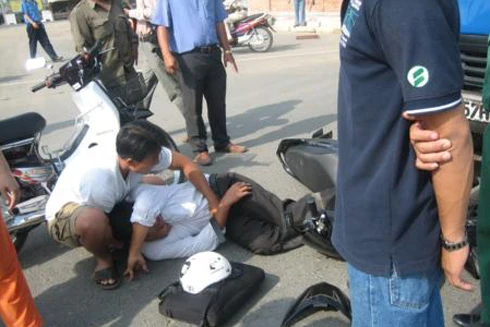 Cứu giúp hay bỏ mặc người gặp nạn? 