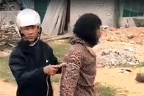 Triệu tập người đăng tải clip thất thiệt "Bắt người đàn bà bắt cóc trẻ em"