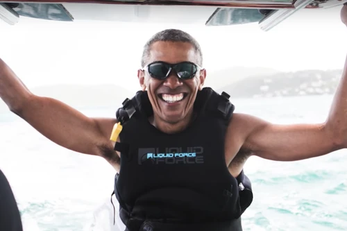 Những chuyến đi "trong mơ" của gia đình ông Obama sau khi rời Nhà Trắng