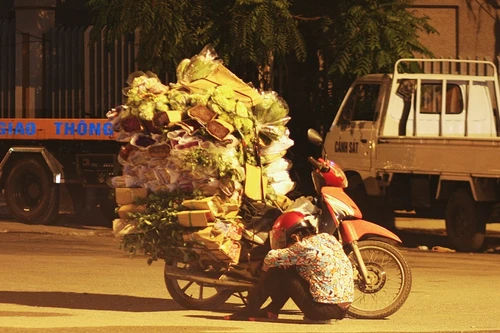 20-10 và chuyện những người phụ nữ "thừa" hoa