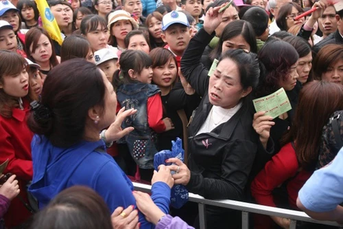 Lễ hội hoa hồng Bulgaria một lần nữa lại bị "tuýt còi"