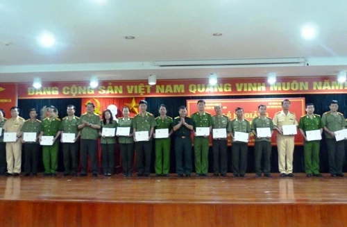 Bế giảng khóa II lớp bồi dưỡng kiến thức Quốc phòng – An ninh