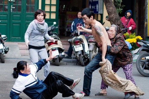 Người phụ nữ bị đâm không phải là mẹ gã trai cuồng nộ nghi do ma tuý