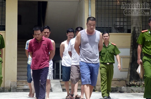 Đánh sập đường dây cá độ bóng đá qua mạng internet