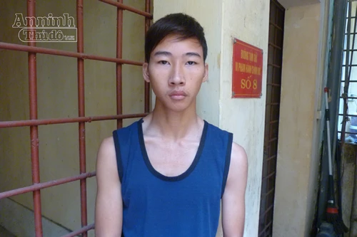 Vào đền cổ, trộm chuông đồng