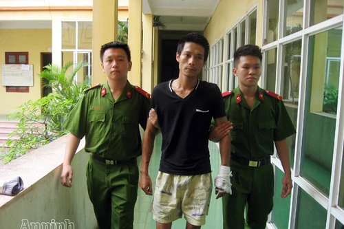 Bị "cắm sừng", ca sỹ phòng trà xử vợ bằng axit