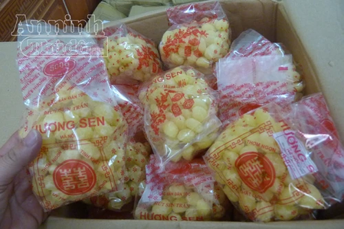 Đột kích “lò” sản xuất mứt giả