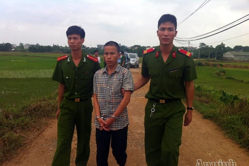 Trai làng manh động “múa” dao tông cướp xe máy