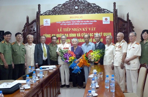 Tiếp nhận hàng trăm kỷ vật lịch sử CAND