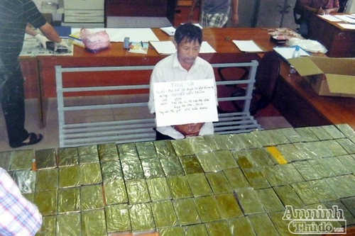 Vụ bắt giữ đường dây mua bán 106 bánh heroin: "Lót túi" hàng nghìn USD để sẵn sàng… hối lộ