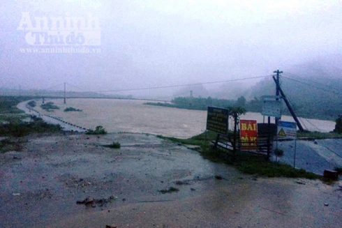 Nghệ An: Mưa lớn kéo dài, nhiều trường cho học sinh nghỉ học