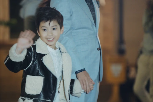 ​Con trai của ca sĩ Hoàng Tùng xuất hiện trong MV Tết của bố