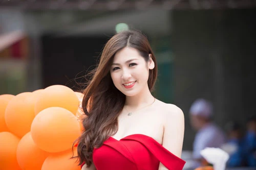 Á hậu Tú Anh ngồi "ghế nóng" tìm người đẹp nhất quê hương quan họ!