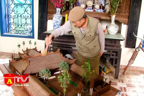 Độc đáo mô hình đình làng bằng gỗ siêu nhỏ