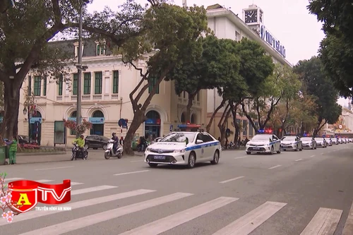 Cảnh sát giao thông với trận địa mặt đường