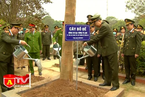 Thực hiện chương trình trồng 1 tỷ cây xanh thành phong trào thường xuyên trong CAND