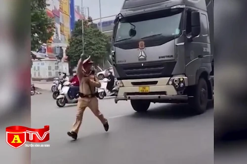 Cảnh báo tình trạng chống người thi hành công vụ trên lĩnh vực giao thông đường bộ