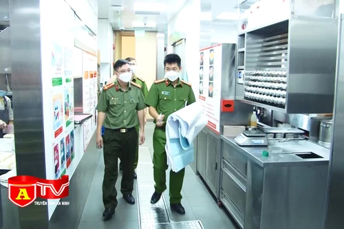 Kiểm tra công tác PCCC tại Trung tâm thương mại Vincom Nguyễn Chí Thanh 