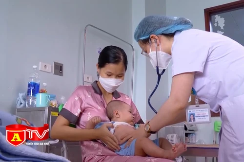 Thời tiết nắng nóng, nhiều trẻ bị mắc các bệnh về đường tiêu hóa