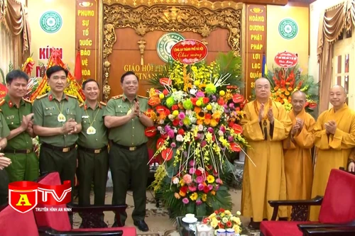 Giám đốc CATP Hà Nội chúc mừng Lễ Phật đản 2022