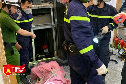 Xác định nguyên nhân ban đầu vụ rơi thang máy 2 người tử vong ở Hà Nội