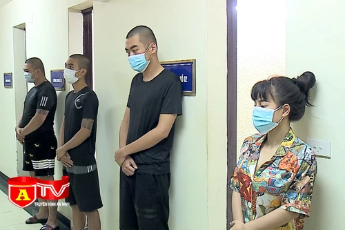 Kiểm tra quán bar phát hiện nhiều đối tượng bay lắc 