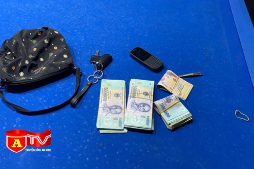 Triệt phá sới bạc, thu giữ trên 400 triệu đồng