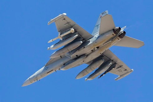 "Bộ đôi sát thủ" của Mỹ thừa khả năng "bịt mắt" S-400 Nga triển khai tại Syria