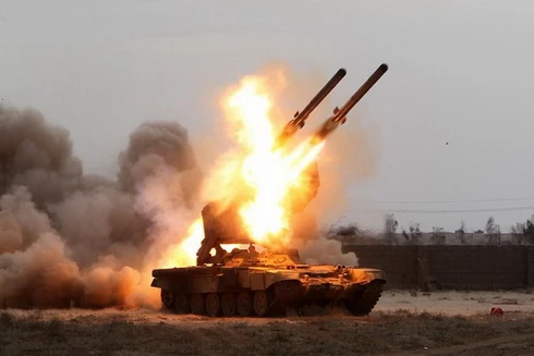 Kích thước siêu khủng nhưng vì sao tầm bắn của đạn nhiệt áp TOS-1A chỉ được vài km?