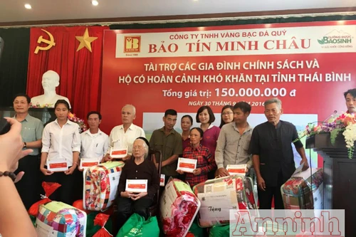 Trao 40 phần quà trị giá hơn 150 triệu đồng tại huyện Thái Thụy