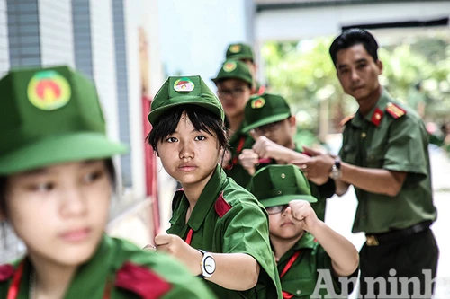 [Ảnh] Xem "Chiến sỹ nhí" đổ mồ hôi trên thao trường tập võ Công an nhân dân