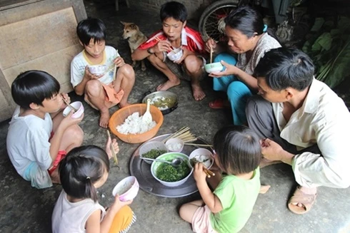 Cuộc sống đói nghèo trong những gia đình "siêu đẻ", đông con nhất Việt Nam