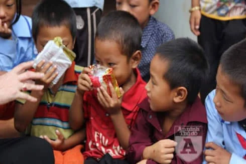 [ẢNH] Trung thu vui với những đứa trẻ nghèo dân tộc La Hủ